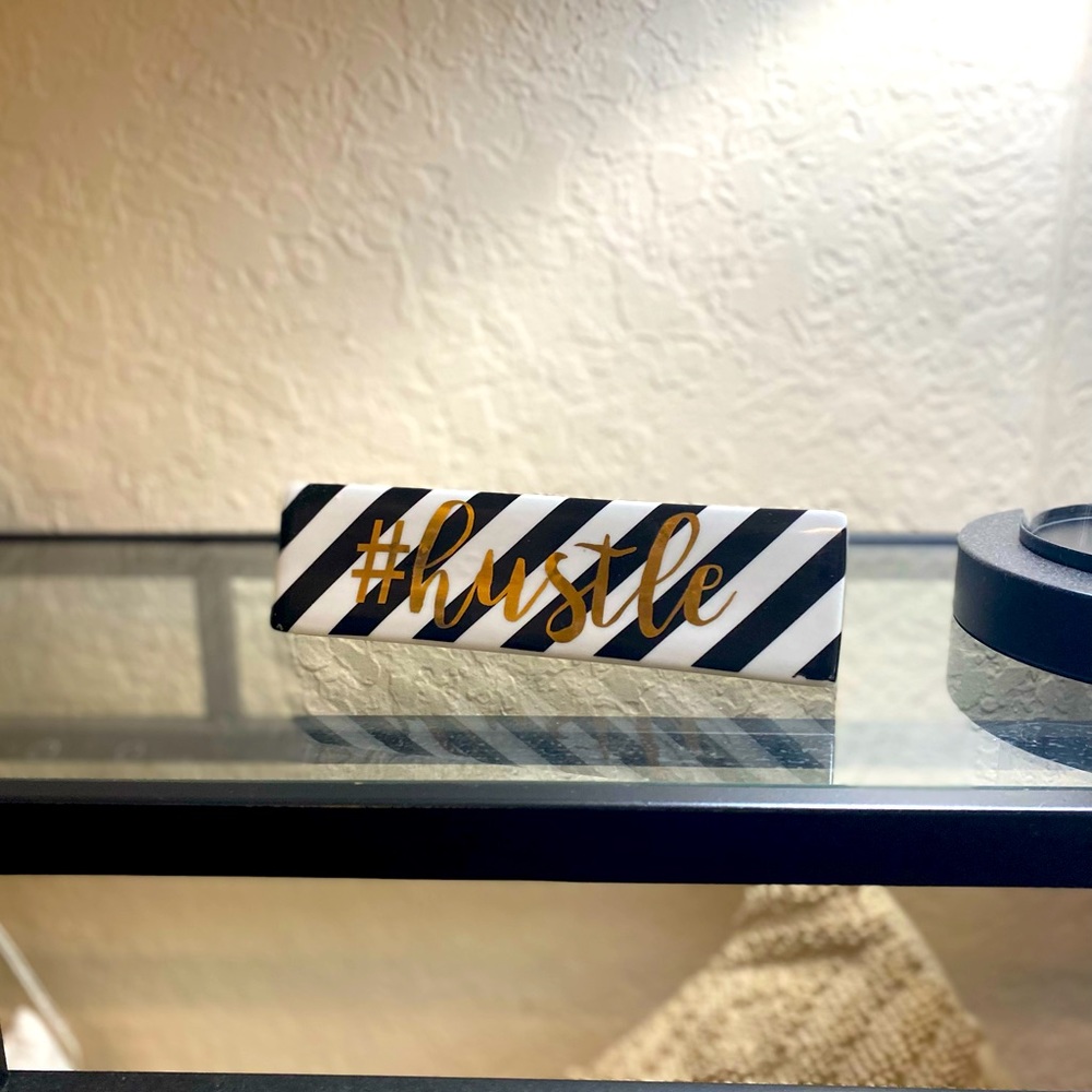 #hustle Paper Weight